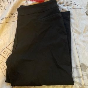 I’m selling these black pants that I’ve never worn before